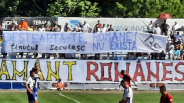 Galeria Unirii Dej, coregrafie naționalistă și mesaje împotriva așa-zisului Ținut Secuiesc la meciul cu FK Miercurea Ciuc