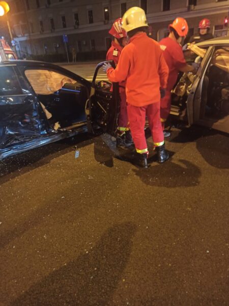 Accident rutier produs în Piața Timotei Cipariu din Cluj-Napoca, unde au fost răniţi doi copii minori