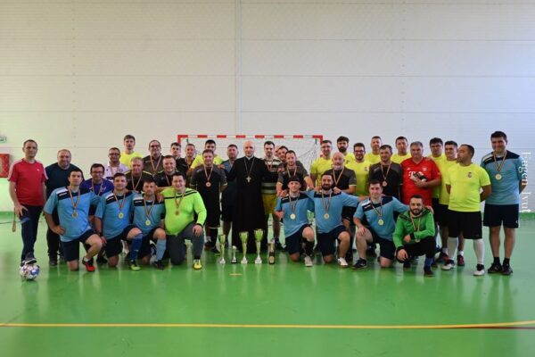 Preoții fotbaliști catolici vor prezenta România la Campionatul european de fotbal pentru preoți