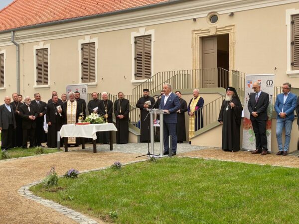 Castelul Teleki din Posmuș, reabilitat cu fonduri europene, inaugurat în prezența Mitropolitului Andrei