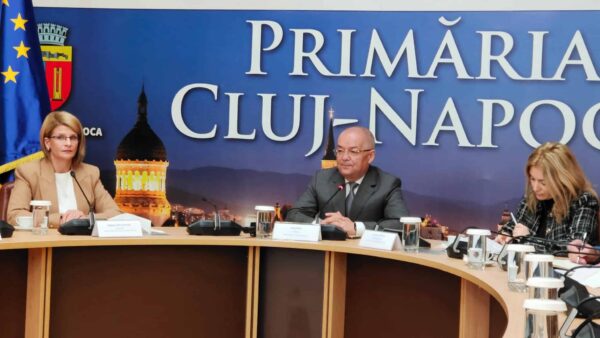 Emil Boc, a anunţat într-o conferinţă de presă, că primăria va înfiinţa o unitate de achiziţii publice centralizată