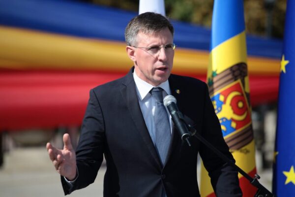 Fostul primar al municipiului Chișinău, Dorin Chirtoacă, renunță la ordinul „Steaua României”. Supărat că un prorus a primit decorația la București