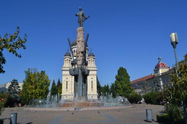 Un arhitect propune: înlocuirea statuii lui Avram Iancu din centrul municipiului Cluj-Napoca