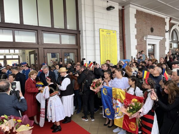 Sute de clujeni au aşteptat-o la Gara din Cluj-Napoca, pe Majestatea Sa Margareta, Custodele Coroanei Române (Foto)