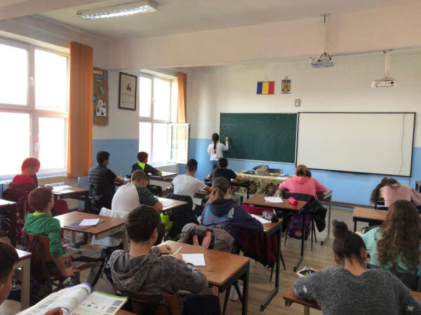 „Egalitate de șanse prin educație”, proiect de reducere a abandonului școlar, derulat în Școala Gimnazială Luna