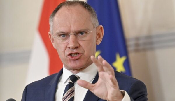 Adio NATO! Austria acuză România că o blochează spre alianța militară. Răzbunare!