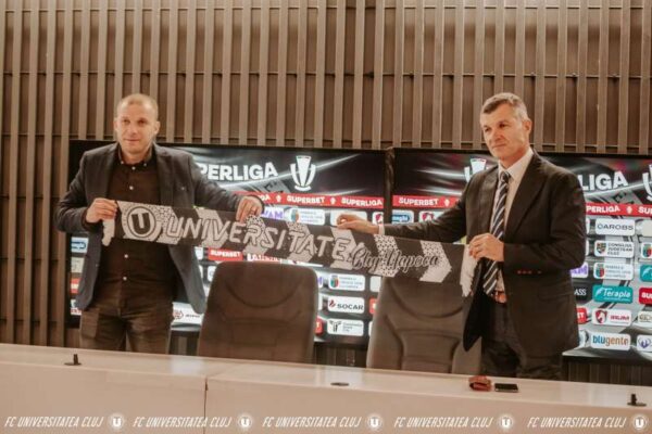 Fostul internaţional Ioan Ovidiu Sabău a fost prezentat oficial, marţi, ca director tehnic al echipei de fotbal Universitatea Cluj