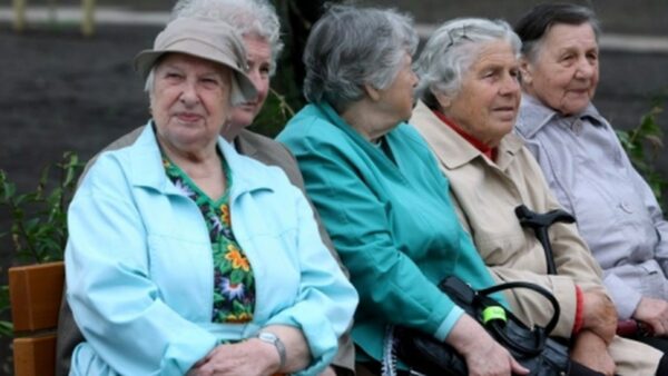 Vârsta de pensionare a femeilor din România a crescut. Tinerii pensionari speciali trebuie susținuți