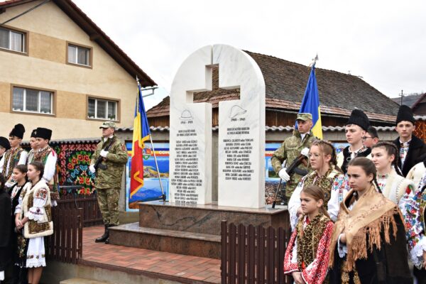 IPS Andrei a sfințit Monumentul Eroilor din Sebiș