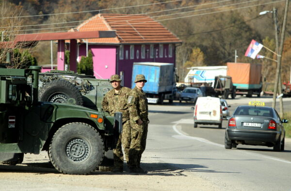 Mercenari Wagner lucrează cu paramilitarii sârbi pentru a introduce arme și uniforme militare fără însemne în Kosovo