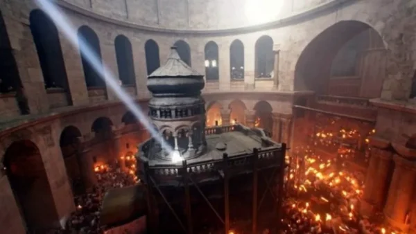 Lumina Sfântă de la Ierusalim va ajunge de Paștile Ortodoxe în Rep. Moldova cu ajutorul Patriarhiei Române