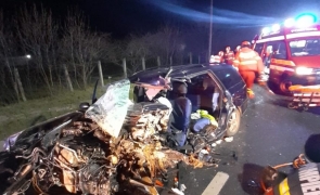 Două autoturisme, o autoutilitară și un autobuz au fost implicate luni dimineața într-un accident în zona comunei clujene Florești