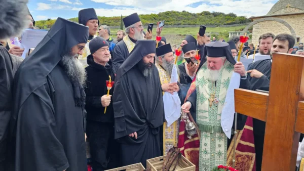 Athos: Au fost deshumate „osemintele ostenite de privegheri” ale Părintelui Petroniu Tănase. Sfânt ortodox