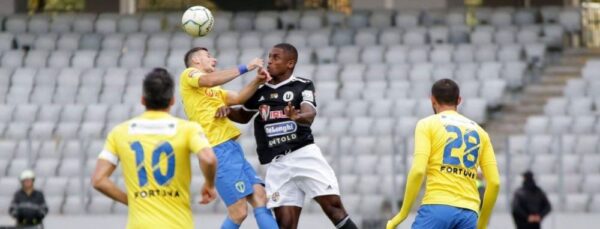 Echipa Universitatea Cluj a învins duminică, în deplasare, scor 2-0, formaţia Petrolul Ploieşti. Victorie de Paști