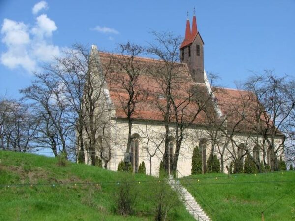Primarul Clujului Emil Boc a declarat că iluminatul arhitectural la Biserica Calvaria va fi finalizat în luna octombrie. Tur turistic al bisericilor