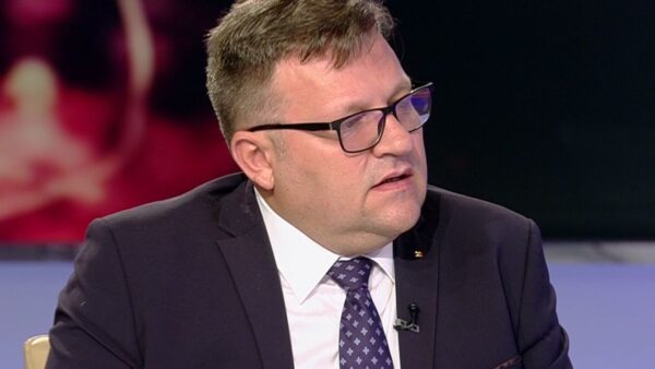 Premierul Ciucă i-a cerut ministrului Muncii să se întâlnească luni cu sindicaliștii pentru ca legea salarizării să fie finalizată mai repede iar profesorii să primească salarii mărite înainte de 15 iulie