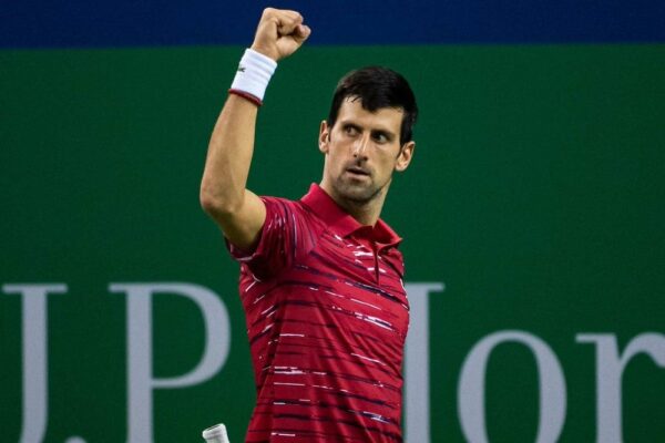 Novak Djokovic, numărul 3 mondial, a scris un mesaj politic pe terenul de sport: „Kosovo este inima Serbiei! Stop violenţei!”