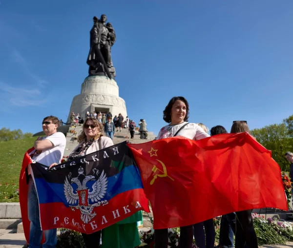 Drapelele ruse şi sovietice, interzise pe 9 mai la Berlin