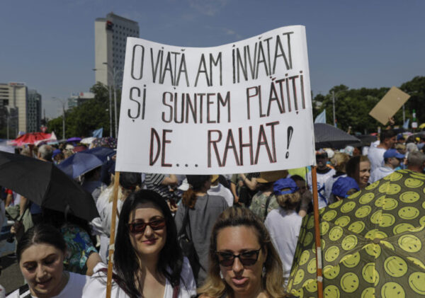  Referendum și un apel pentru educație. Scriitori, regizori și actori, solidari cu profesorii. Sindicalist: Se poate ajunge și la grevă generală