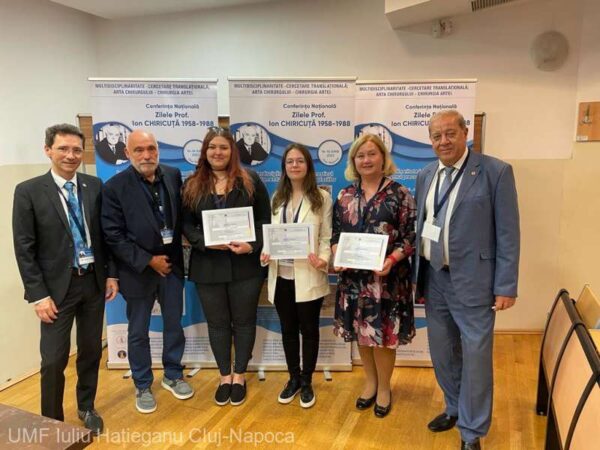 Trei tineri medici rezidenţi au fost premiaţi, joi, în cadrul Conferinţei Naţionale „Zilele Profesor Ion Chiricuţă 1958-1988 – Interdisciplinaritate în diagnosticul şi tratamentul precoce al neoplaziilor”