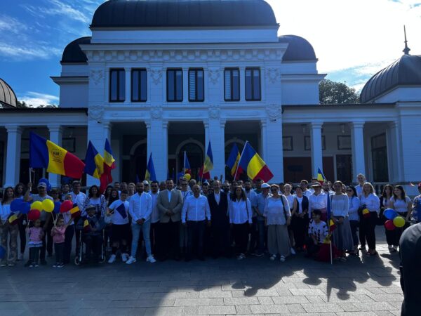 Sute de susținători AUR au celebrat Ziua Imnului la Cluj-Napoca