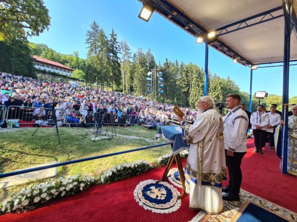 Mitropolitul Clujului către cei circa 100 de mii pelerini de la Nicula: „Să ne întoarcem la credință și la faptele milei creștine!” (Video)