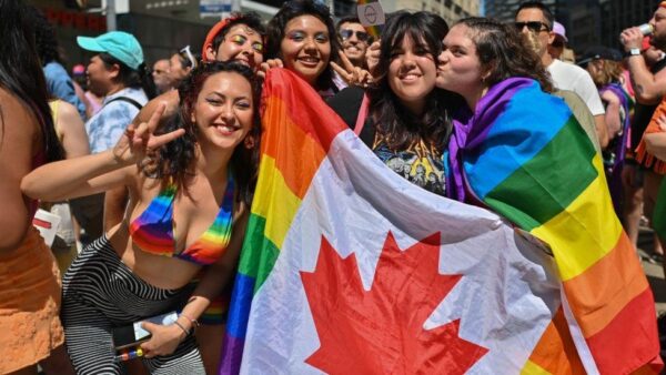 Canada emite un avertisment de călătorie destinat lesbienelor, gay-ilor, bisexualilor şi transsexualilor care vor să se ducă în Statele Unite. Sunt în pericol