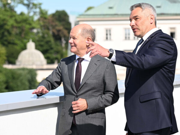 Cancelarul Austriei continuă să se opună aderării României la spațiul Schengen, potrivit presei de la Viena. Imperiul ne vrea slugi?
