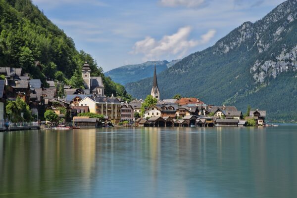 Localnicii din localitatea austriacă Hallstatt nu mai vor turiști