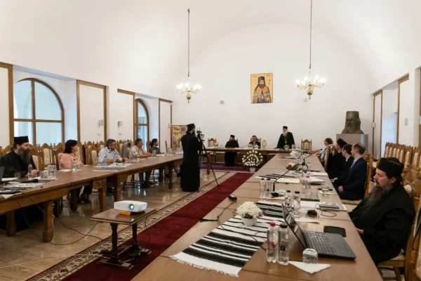 La Mănăstirea Putna are loc simpozionul de istorie „Colocviile Putnei”. Participă cercetători clujeni