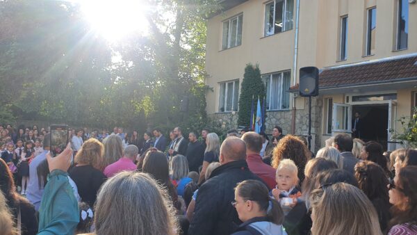 Festivitatea de la clasele primare ale Colegiului Ortodox din Cluj-Napoca au început cu rugăciunea Tatăl Nostru