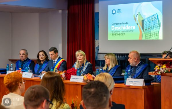 Premieră la Baia Mare: Primii studenți ai UMF Cluj au început anul universitar. Se formează asistenți medicali licențiați