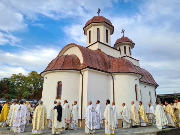 Sfințirea Bisericii „Sfinţii Proroci Moise şi Ilie” din zona clujeană Valea Fânațelor. O nouă biserică ortodoxă la Cluj-Napoca