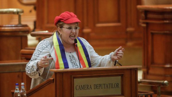 Diana Șoșoacă sesizează Comisia Europeană acuzând Ucraina de încălcarea gravă a libertății religioase și a drepturilor omului. Românii ortodocși persecutați