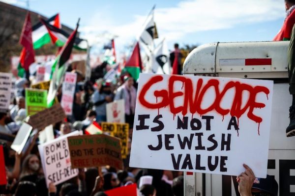 Activiști evrei progresiști americani au ocupat în mod pașnic Statuia Libertății din New York pentru a cere Israelului încetarea focului în Gaza