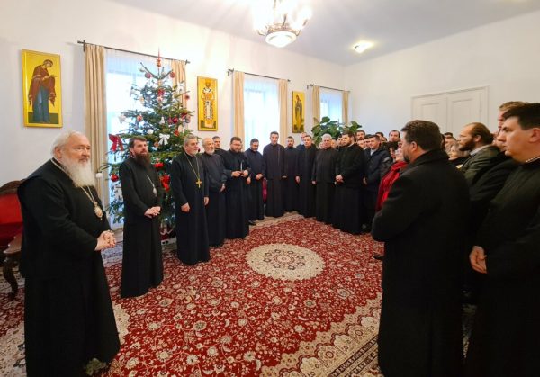 Clericii clujeni, profesorii de religie și angajații Arhiepiscopiei Clujului și-au colindat ierarhii. Forța ortodoxiei