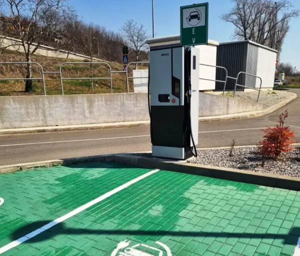 Primăria Cluj-Napoca majorează tarifele la stațiile de încărcare a mașinilor electrice
