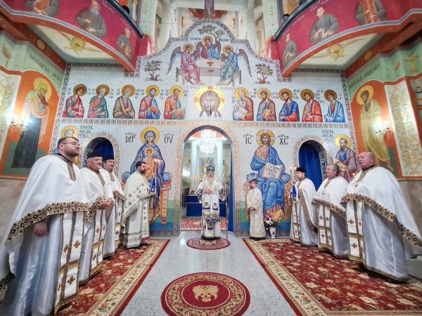 Binecuvântare arhierească și rugăciune de mulțumire la finalizarea lucrărilor de pictură la Biserica „Sf. Ap. Petru și Pavel” din Cluj-Napoca