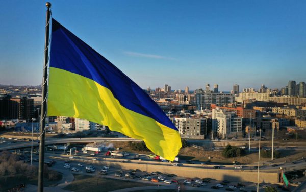 România donează bani spre Ucraina. Oficiali vecini i-au deturnat spre conturile personale