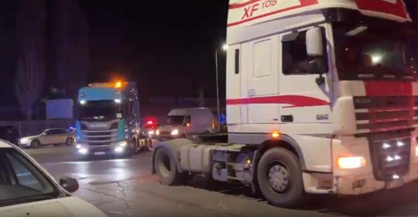 Inedit. Transportatorii au spart barajul poliției și au intrat în portul Constanța (Video)