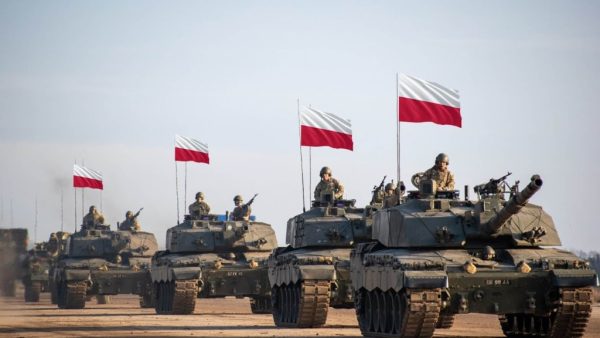 Sute de mii de cetățeni polonezi obligați să efectueze un stagiu militar de 90 de zile. Ministru polonez nu exclude un război cu Rusia
