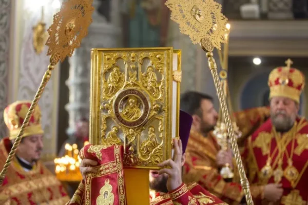 Preoții ortodocșii care dezertează din Mitropolia Moldovei spre Mitropolia Basarabiei sunt sancționați de Moscova