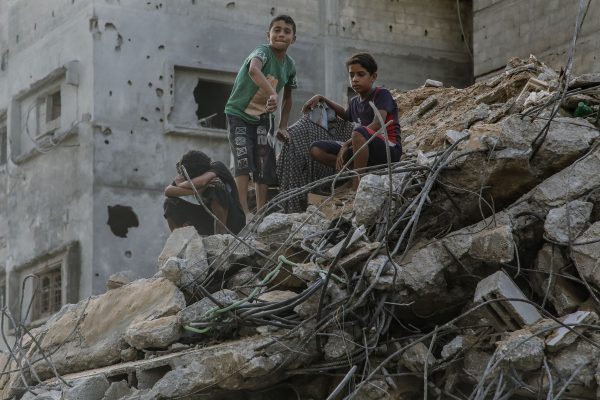 Numărul morţilor din Gaza depăşeşte 70.000. Armistiţiul declarat luna trecută în cadrul unui plan de pace pentru Gaza, mediat de Statele Unite, a fost încălcat de mai multe ori