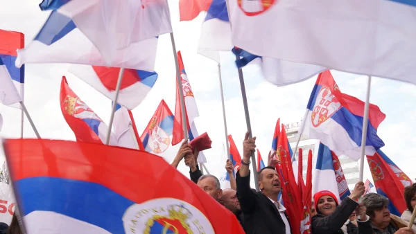Mii de persoane s-au adunat la Banja Luka, capitala entităţii sârbe din Bosnia, pentri a protesta împotriva unei rezoluții ONU privind Srebrenica