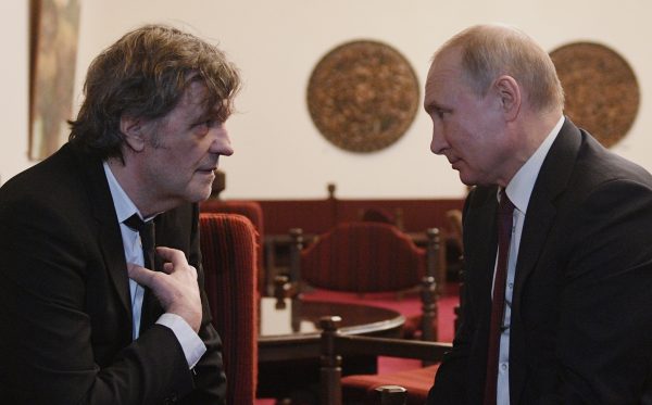 Celebrul regizor Emir Kusturica s-a dus să cerșească bani la Putin  pentru un nou proiect naționalist pan-slav în Bosnia