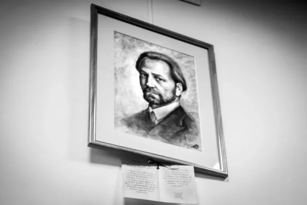 S-au împlinit 61 de ani de la moartea poetului Vasile Voiculescu, numit „doctorul fără de arginți”