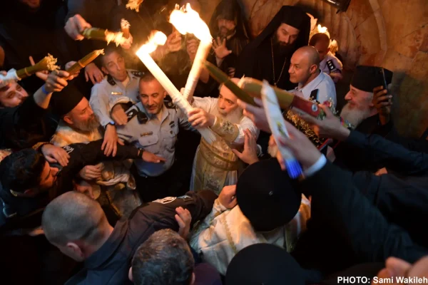 Pr. Adrian Agachi, apărătorul dreptei credințe: Sfânta Lumină de la Ierusalim va fi adusă cu o cursă specială, în Sâmbăta Mare!