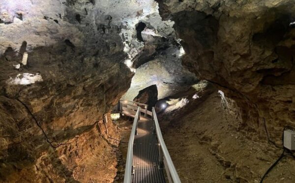 Peșteră inclusă în circuitul turistic. Gata de aventură