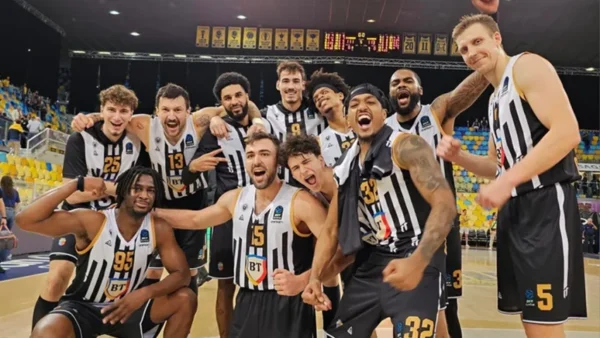 Adam Mokoka va continua la U-BT