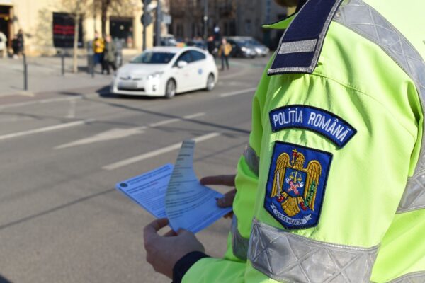 Polițiștii clujeni de la Rutieră au împărțit sute de amenzi și au lăsat zeci de șoferi fără permis